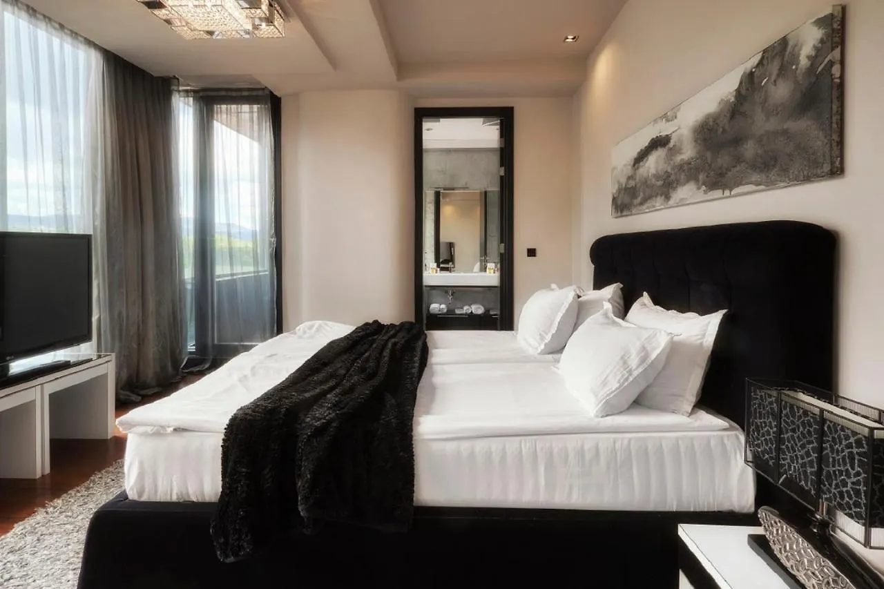 Hotel Emirates מלון דירות