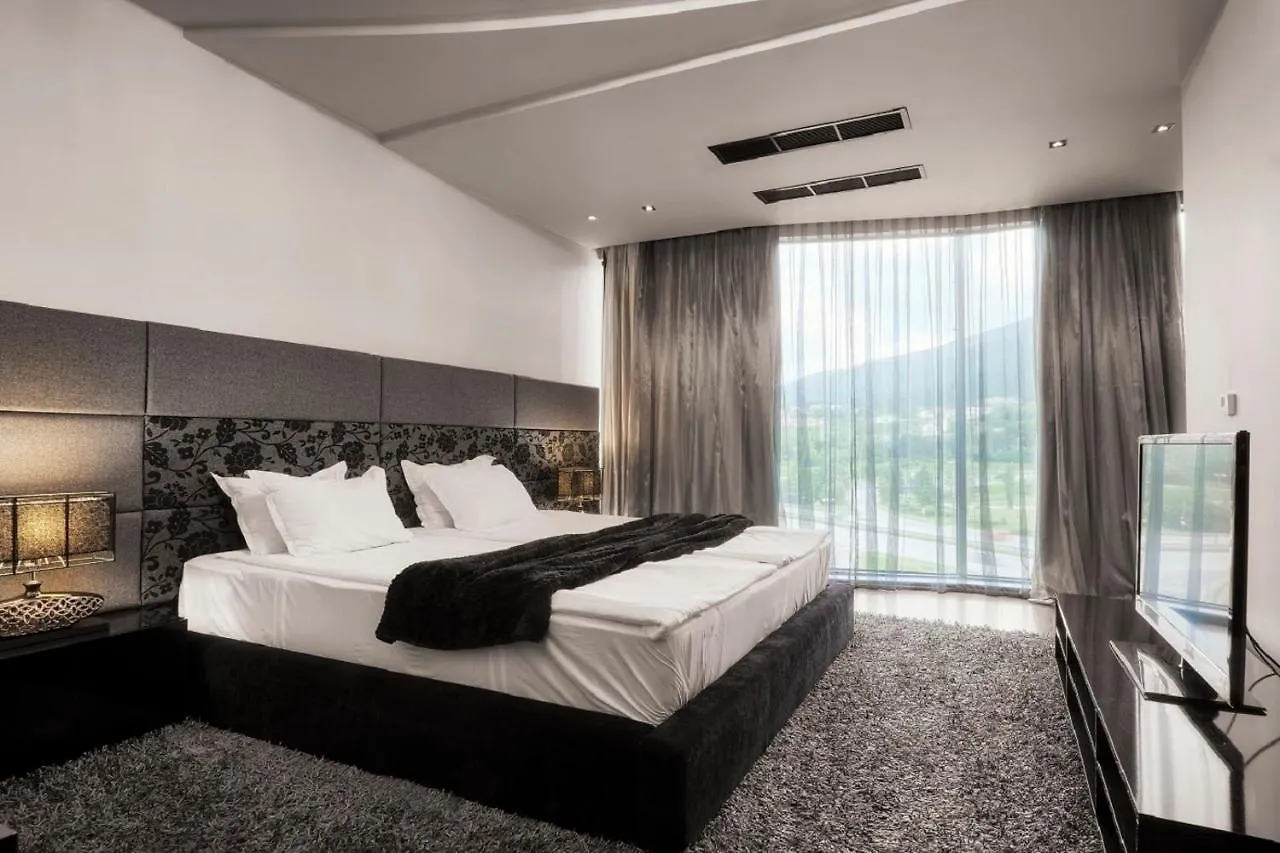 Hotel Emirates מלון דירות סופיה