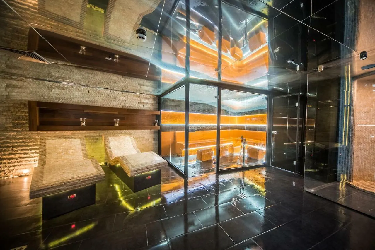 Hotel Emirates מלון דירות